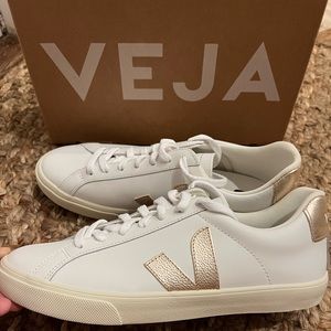Veja Esplar Logo Leather Sneaker Size 9.5